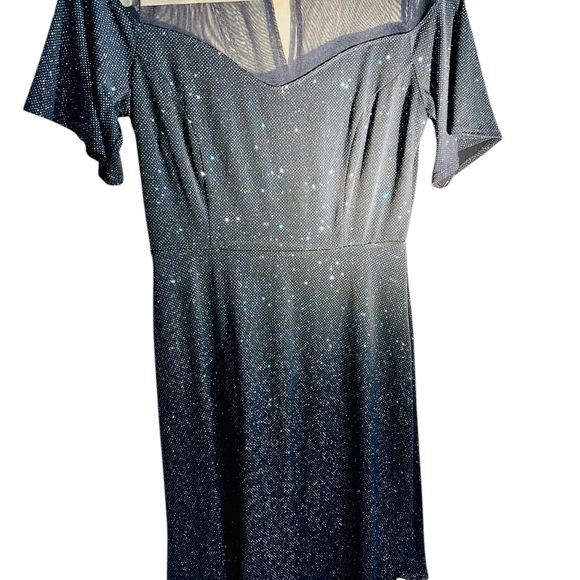 Robe Bleue En Focus Studio - Taille 4 (Regular) - Coupe Shift - Occasion Très Bon état